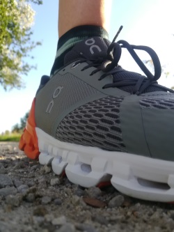 cloud-onrunning-test-cloudflyer-trakks-sspecialiste-running-trail