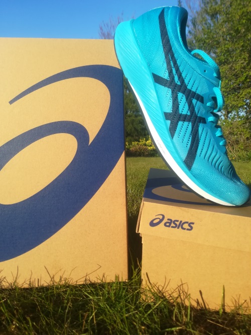 metaracer-trakks-test-asics-running